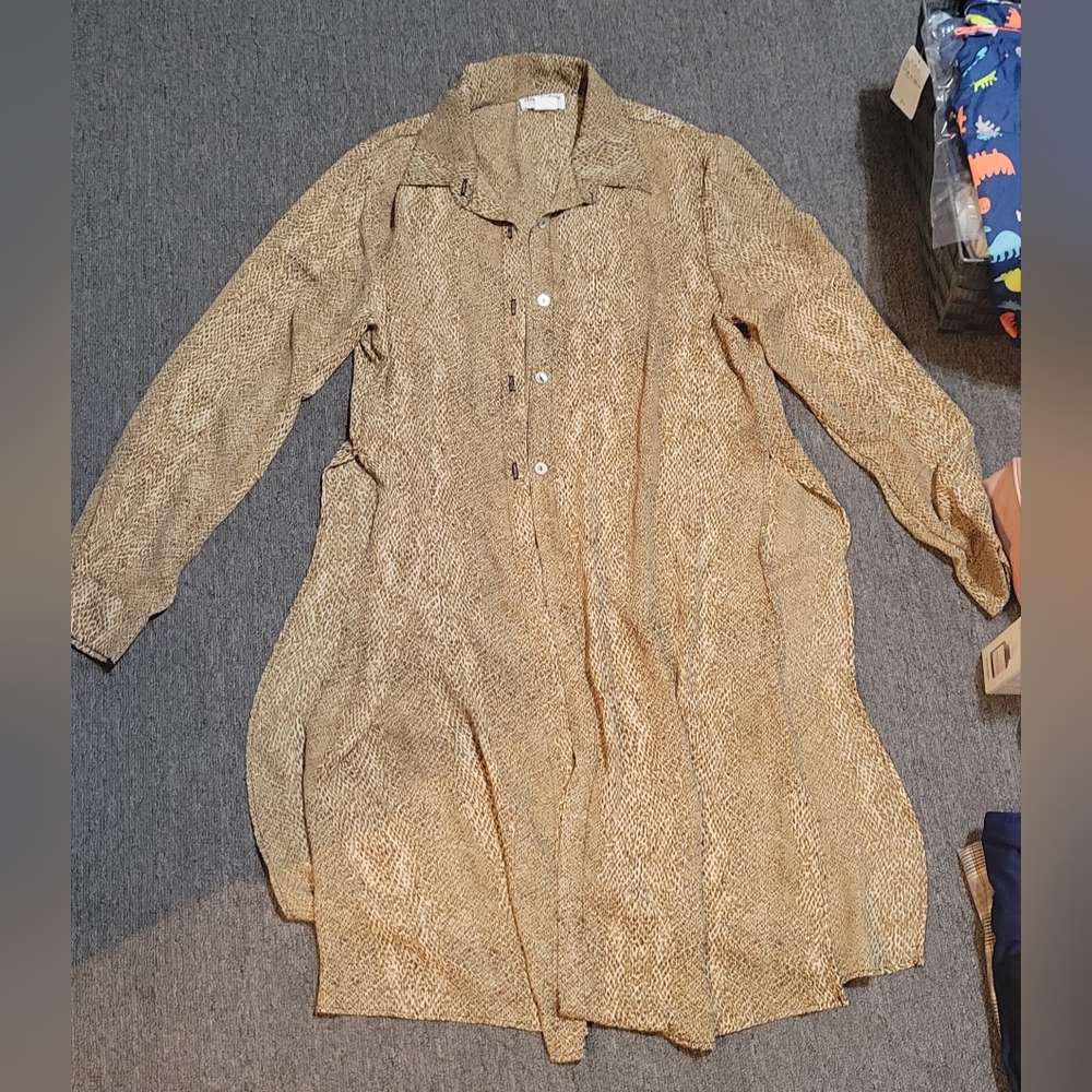 Women's high low cheetah print shirt